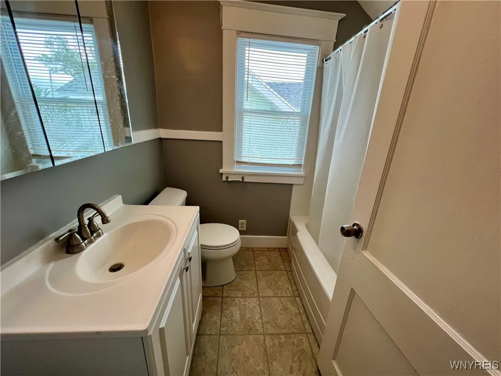 204 Winspear Avenue, Buffalo, New York 14215, Buffalo, New York 14215, 8 Bedrooms Bedrooms, 11 Rooms Rooms,3 BathroomsBathrooms,Residential,For Sale,204 Winspear Avenue, Buffalo, New York 14215,B1632096