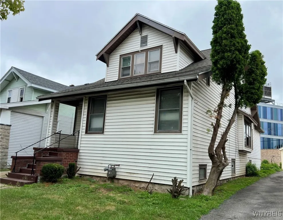 204 Winspear Avenue, Buffalo, New York 14215, Buffalo, New York 14215, 8 Bedrooms Bedrooms, 11 Rooms Rooms,3 BathroomsBathrooms,Residential,For Sale,204 Winspear Avenue, Buffalo, New York 14215,B1632096