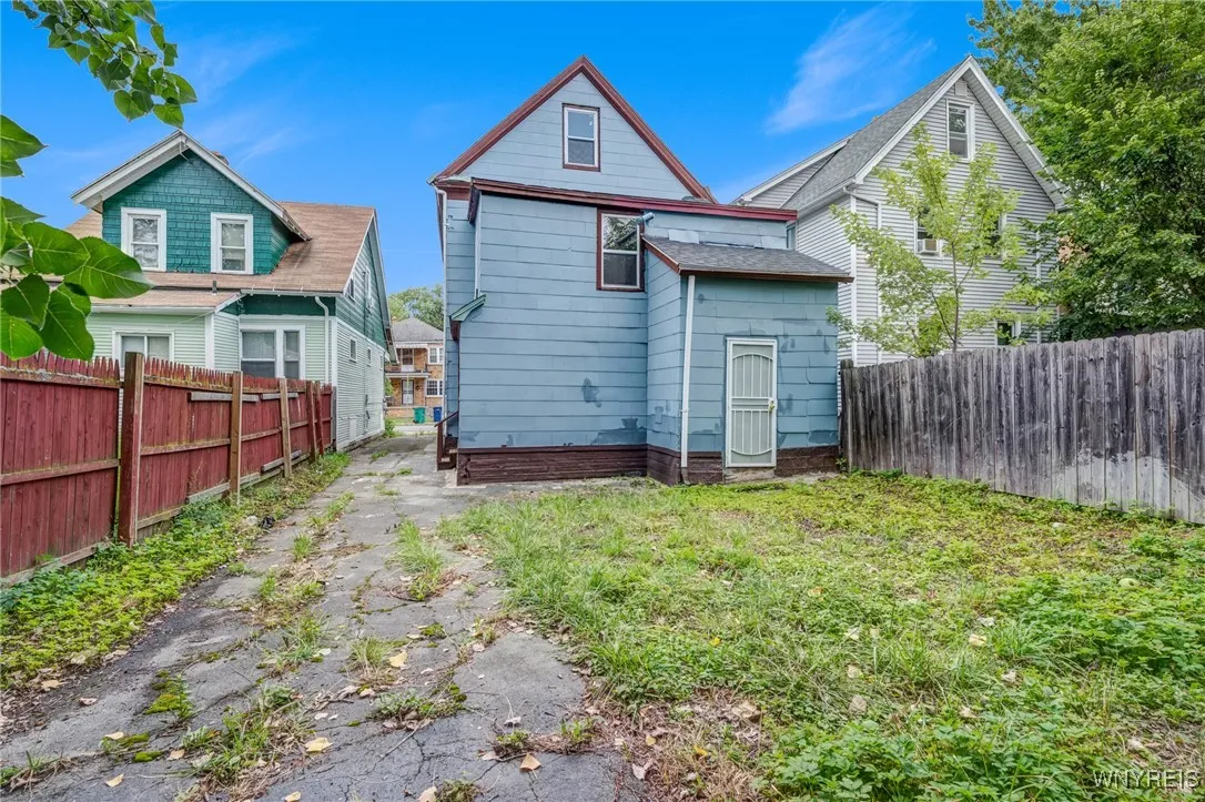 219 Courtland Avenue, Buffalo, New York 14215, Buffalo, New York 14215, 5 Bedrooms Bedrooms, ,2 BathroomsBathrooms,Residential,For Sale,219 Courtland Avenue, Buffalo, New York 14215,B1633111