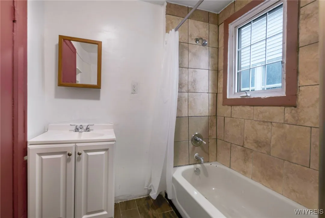 219 Courtland Avenue, Buffalo, New York 14215, Buffalo, New York 14215, 5 Bedrooms Bedrooms, ,2 BathroomsBathrooms,Residential,For Sale,219 Courtland Avenue, Buffalo, New York 14215,B1633111