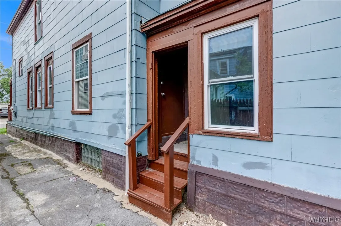 219 Courtland Avenue, Buffalo, New York 14215, Buffalo, New York 14215, 5 Bedrooms Bedrooms, ,2 BathroomsBathrooms,Residential,For Sale,219 Courtland Avenue, Buffalo, New York 14215,B1633111