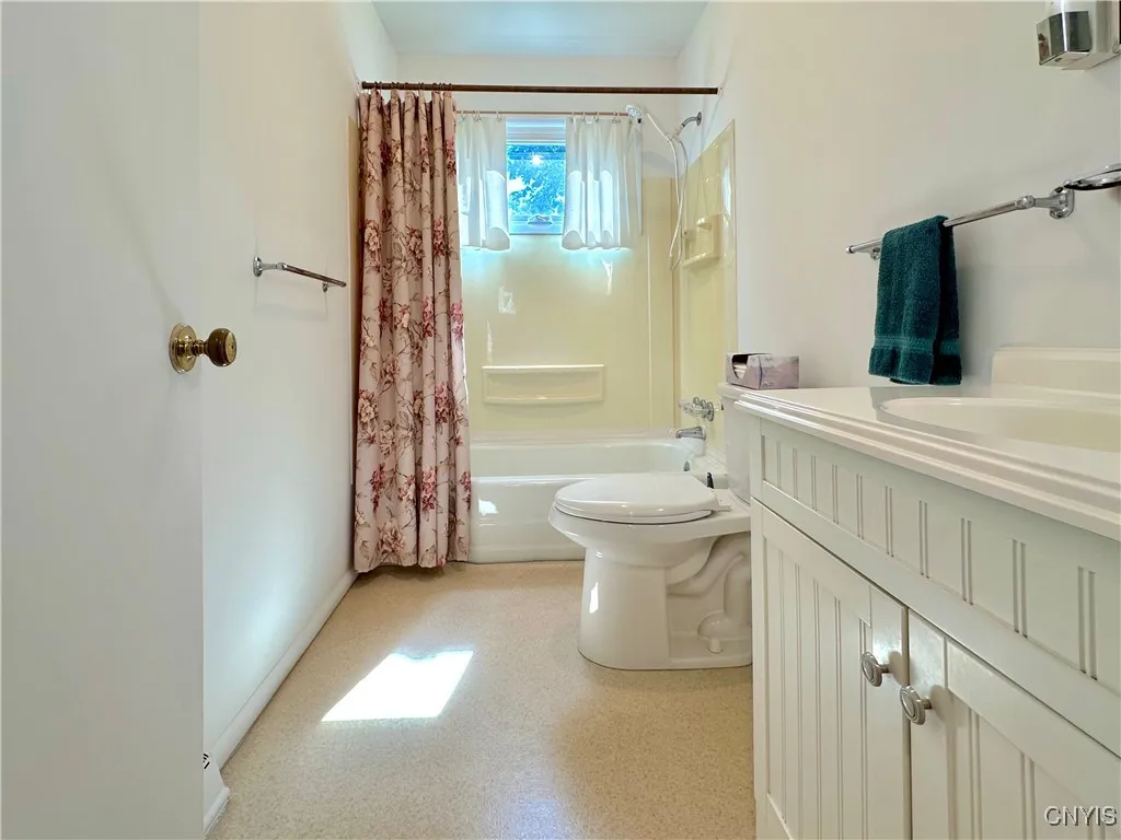 502 Mary Elaine Drive, Utica, New York 13502, Utica, New York 13502, 3 Bedrooms Bedrooms, 6 Rooms Rooms,1 BathroomBathrooms,Residential,For Sale,502 Mary Elaine Drive, Utica, New York 13502,S1628347