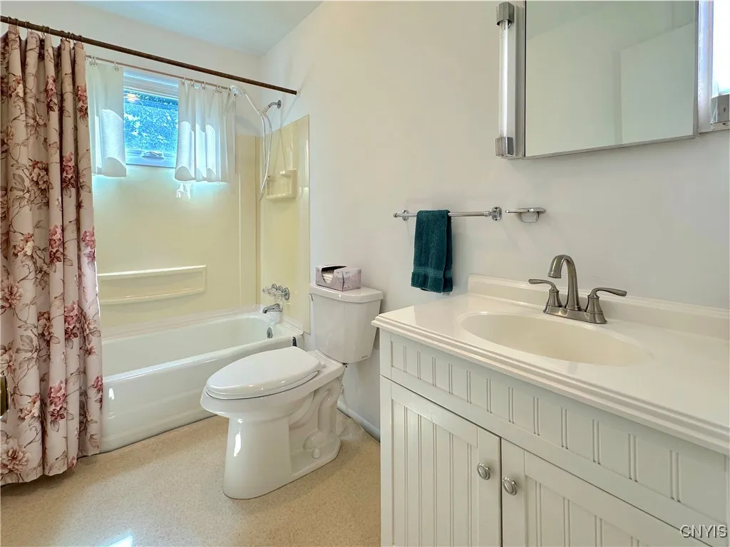 502 Mary Elaine Drive, Utica, New York 13502, Utica, New York 13502, 3 Bedrooms Bedrooms, 6 Rooms Rooms,1 BathroomBathrooms,Residential,For Sale,502 Mary Elaine Drive, Utica, New York 13502,S1628347