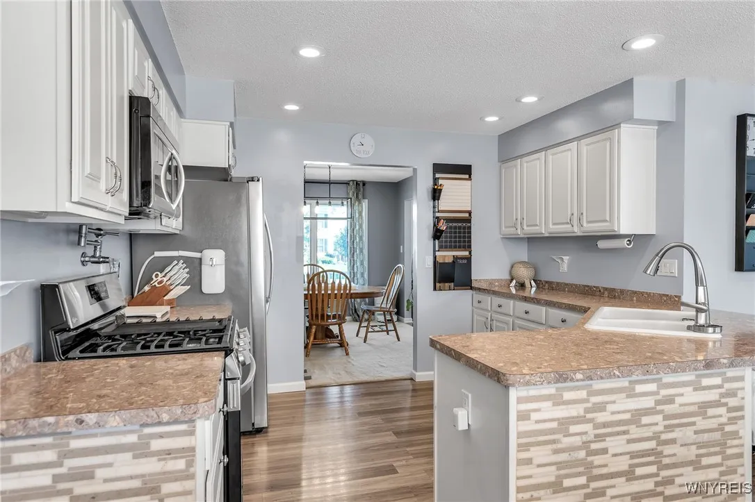 41 Summerfield Drive, Lancaster, New York 14086, Lancaster, New York 14086, 4 Bedrooms Bedrooms, 9 Rooms Rooms,3 BathroomsBathrooms,Residential,For Sale,41 Summerfield Drive, Lancaster, New York 14086,B1632700