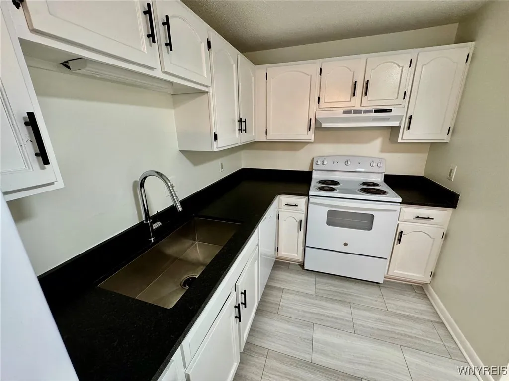 6321 West Quaker Street 7, Orchard Park, New York, Orchard Park, New York 14127, 1 Bedroom Bedrooms, 5 Rooms Rooms,1 BathroomBathrooms,Residential Lease,For Rent,6321 West Quaker Street 7, Orchard Park, New York ,B1632238