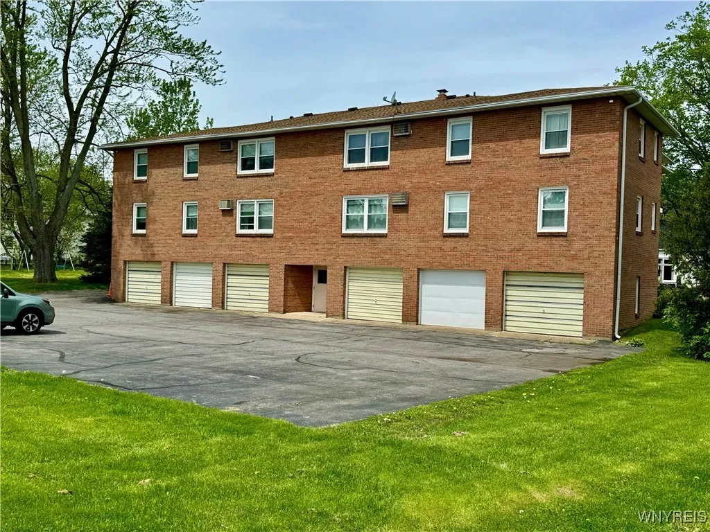 6321 West Quaker Street 7, Orchard Park, New York, Orchard Park, New York 14127, 1 Bedroom Bedrooms, 5 Rooms Rooms,1 BathroomBathrooms,Residential Lease,For Rent,6321 West Quaker Street 7, Orchard Park, New York ,B1632238