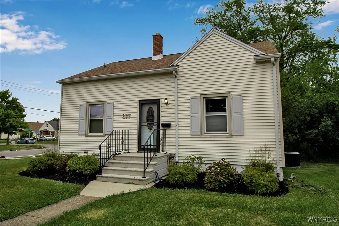 577 Capen Boulevard, Amherst, New York 14226, Amherst, New York 14226, 3 Bedrooms Bedrooms, 6 Rooms Rooms,1 BathroomBathrooms,Residential,For Sale,577 Capen Boulevard, Amherst, New York 14226,B1630710