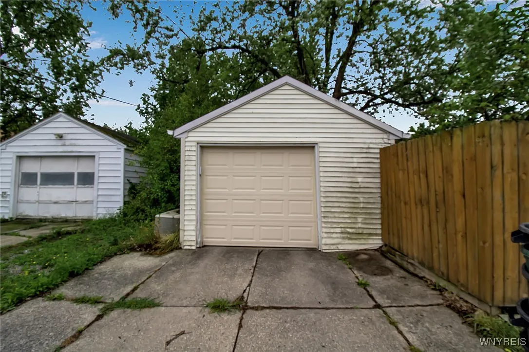 577 Capen Boulevard, Amherst, New York 14226, Amherst, New York 14226, 3 Bedrooms Bedrooms, 6 Rooms Rooms,1 BathroomBathrooms,Residential,For Sale,577 Capen Boulevard, Amherst, New York 14226,B1630710
