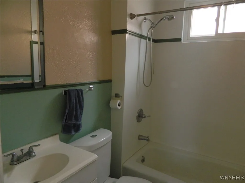 9 Congress Street, Buffalo, New York 14213, Buffalo, New York 14213, 4 Bedrooms Bedrooms, 7 Rooms Rooms,1 BathroomBathrooms,Residential,For Sale,9 Congress Street, Buffalo, New York 14213,B1632549