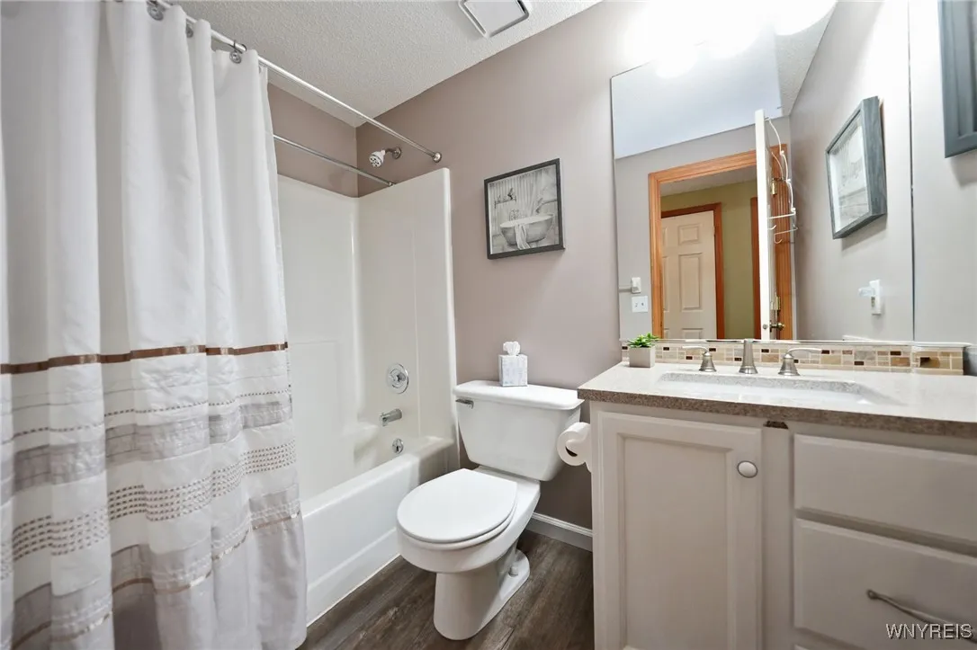 17 Old Mill Circle, Elma, New York 14059, Elma, New York 14059, 2 Bedrooms Bedrooms, 10 Rooms Rooms,2 BathroomsBathrooms,Residential,For Sale,17 Old Mill Circle, Elma, New York 14059,B1632760