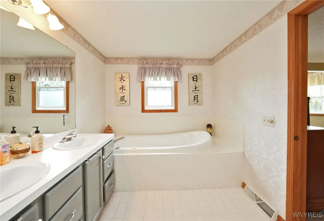 17 Old Mill Circle, Elma, New York 14059, Elma, New York 14059, 2 Bedrooms Bedrooms, 10 Rooms Rooms,2 BathroomsBathrooms,Residential,For Sale,17 Old Mill Circle, Elma, New York 14059,B1632760