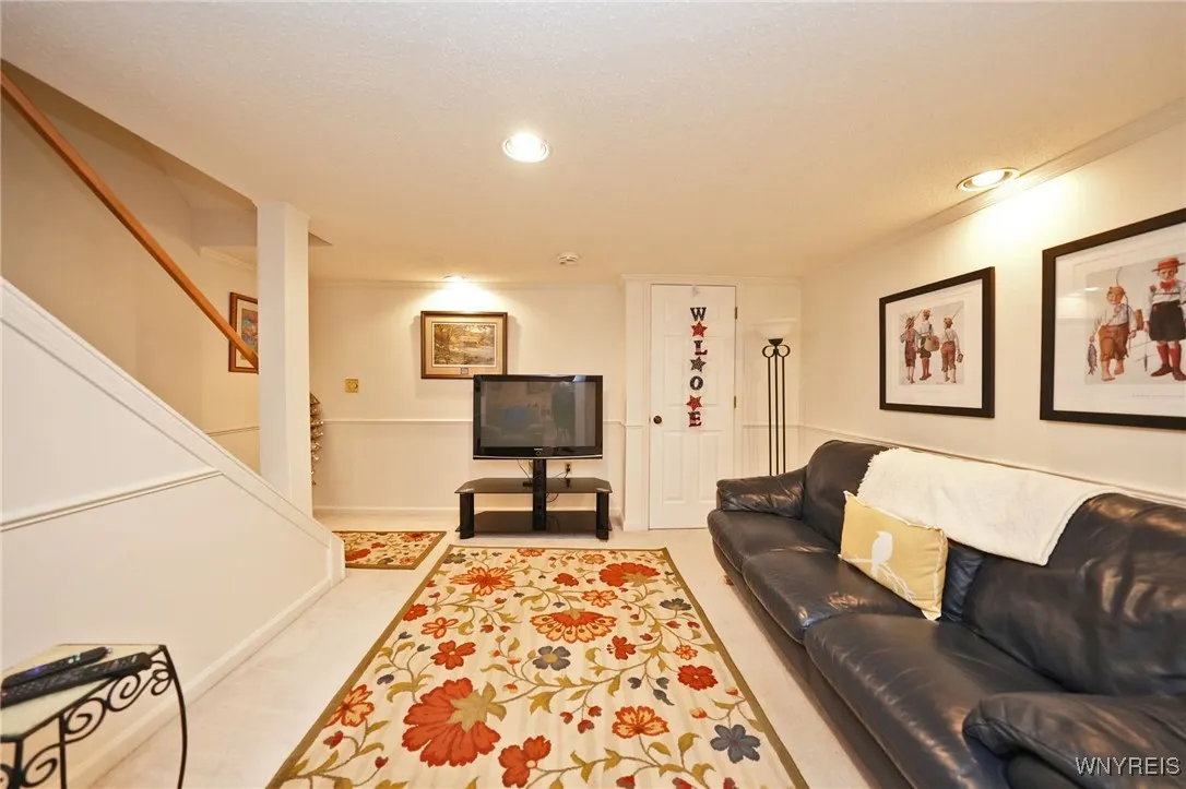 17 Old Mill Circle, Elma, New York 14059, Elma, New York 14059, 2 Bedrooms Bedrooms, 10 Rooms Rooms,2 BathroomsBathrooms,Residential,For Sale,17 Old Mill Circle, Elma, New York 14059,B1632760