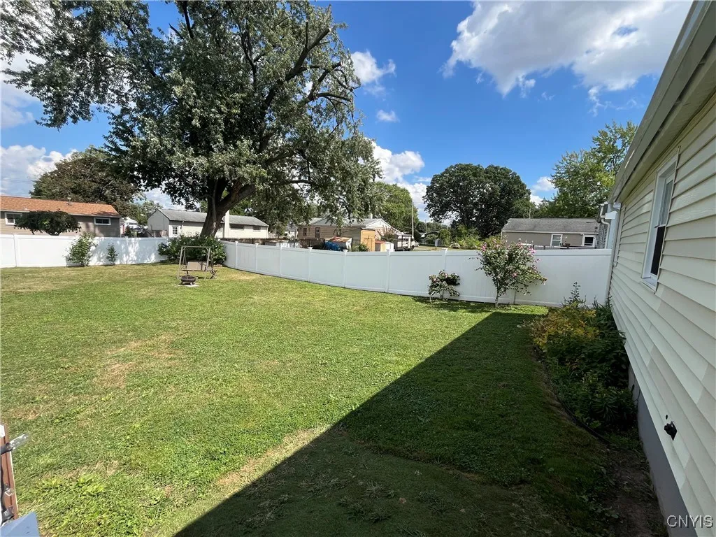 304 Pleasantview Drive, Salina, New York 13088, Salina, New York 13088, 3 Bedrooms Bedrooms, 6 Rooms Rooms,1 BathroomBathrooms,Residential Lease,For Rent,304 Pleasantview Drive, Salina, New York 13088,S1633005