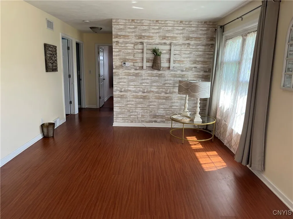 304 Pleasantview Drive, Salina, New York 13088, Salina, New York 13088, 3 Bedrooms Bedrooms, 6 Rooms Rooms,1 BathroomBathrooms,Residential Lease,For Rent,304 Pleasantview Drive, Salina, New York 13088,S1633005