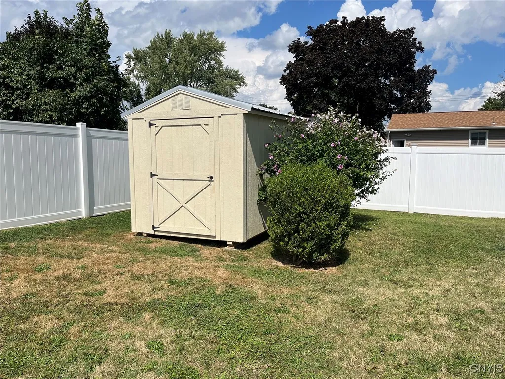 304 Pleasantview Drive, Salina, New York 13088, Salina, New York 13088, 3 Bedrooms Bedrooms, 6 Rooms Rooms,1 BathroomBathrooms,Residential Lease,For Rent,304 Pleasantview Drive, Salina, New York 13088,S1633005