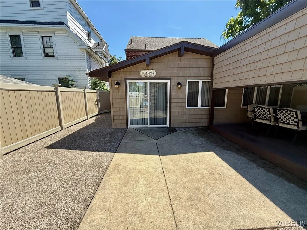 2722 Willow Avenue, Niagara Falls, New York 14305, Niagara Falls, New York 14305, 3 Bedrooms Bedrooms, 7 Rooms Rooms,1 BathroomBathrooms,Residential,For Sale,2722 Willow Avenue, Niagara Falls, New York 14305,B1624553