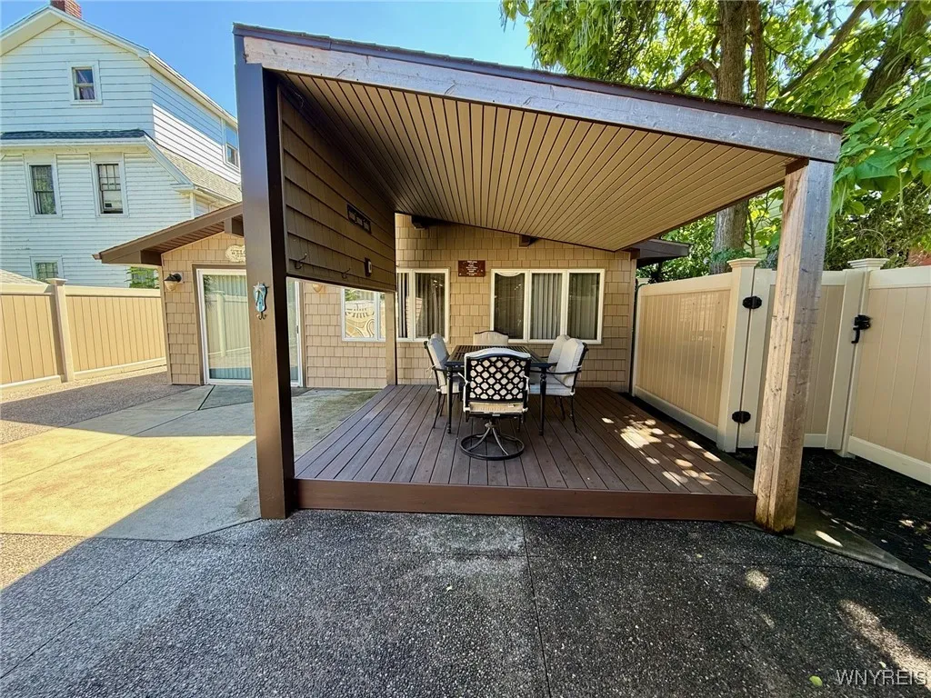 2722 Willow Avenue, Niagara Falls, New York 14305, Niagara Falls, New York 14305, 3 Bedrooms Bedrooms, 7 Rooms Rooms,1 BathroomBathrooms,Residential,For Sale,2722 Willow Avenue, Niagara Falls, New York 14305,B1624553