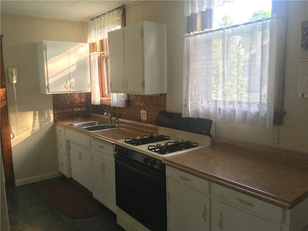 750 Robinson Street, Elmira City, New York 14904, Elmira City, New York 14904, 3 Bedrooms Bedrooms, 8 Rooms Rooms,1 BathroomBathrooms,Residential Lease,For Rent,750 Robinson Street, Elmira City, New York 14904,R1632867