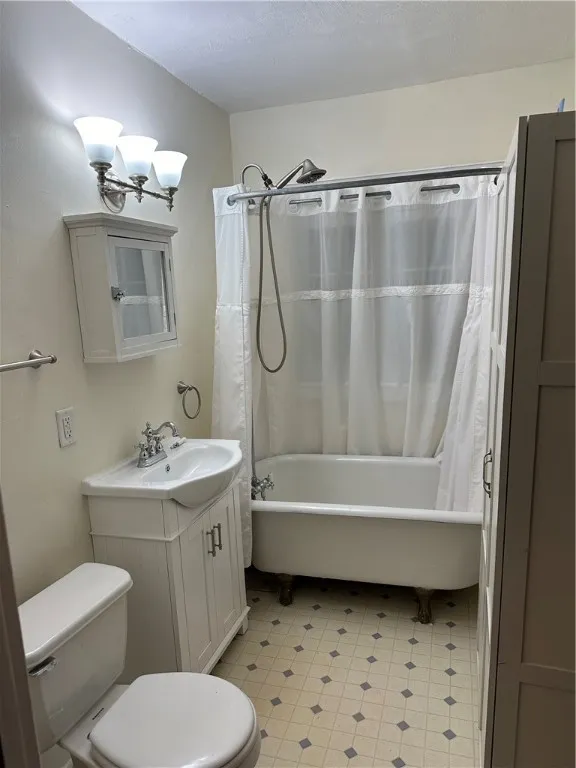 750 Robinson Street, Elmira City, New York 14904, Elmira City, New York 14904, 3 Bedrooms Bedrooms, 8 Rooms Rooms,1 BathroomBathrooms,Residential Lease,For Rent,750 Robinson Street, Elmira City, New York 14904,R1632867