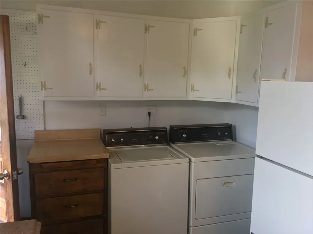 750 Robinson Street, Elmira City, New York 14904, Elmira City, New York 14904, 3 Bedrooms Bedrooms, 8 Rooms Rooms,1 BathroomBathrooms,Residential Lease,For Rent,750 Robinson Street, Elmira City, New York 14904,R1632867