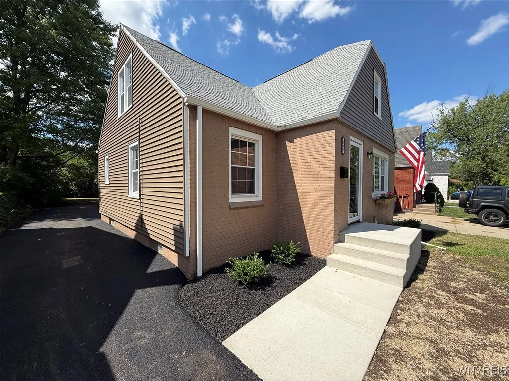 348 Capen Boulevard, Amherst, New York 14226, Amherst, New York 14226, 3 Bedrooms Bedrooms, 9 Rooms Rooms,1 BathroomBathrooms,Residential,For Sale,348 Capen Boulevard, Amherst, New York 14226,B1632980