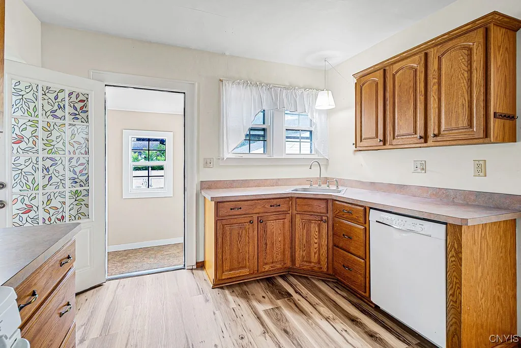 124 Richardson Avenue, Utica, New York 13502, Utica, New York 13502, 3 Bedrooms Bedrooms, 7 Rooms Rooms,1 BathroomBathrooms,Residential,For Sale,124 Richardson Avenue, Utica, New York 13502,S1632790
