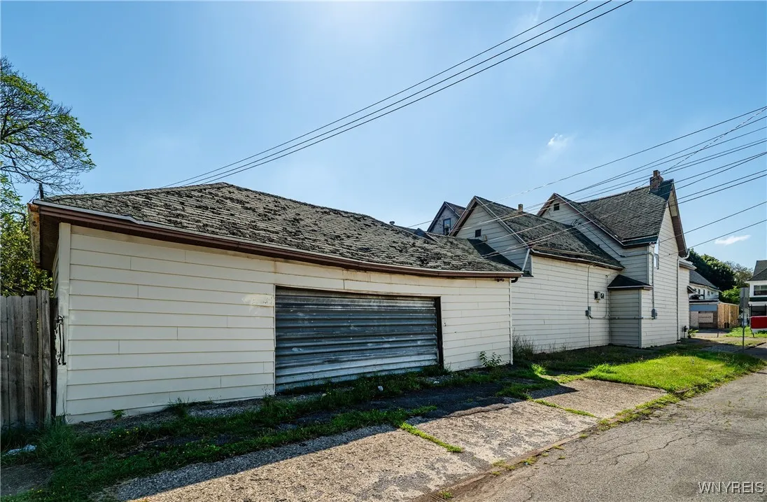 1318 Broadway, Buffalo, New York 14212, Buffalo, New York 14212, 2 Bedrooms Bedrooms, ,Residential,For Sale,1318 Broadway, Buffalo, New York 14212,B1633137