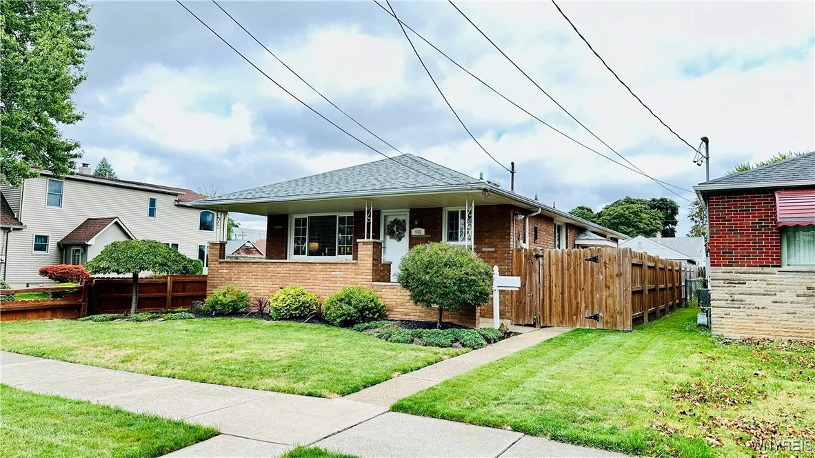 541 27th Street, Niagara Falls, New York 14301, Niagara Falls, New York 14301, 3 Bedrooms Bedrooms, 5 Rooms Rooms,2 BathroomsBathrooms,Residential,For Sale,541 27th Street, Niagara Falls, New York 14301,B1632851