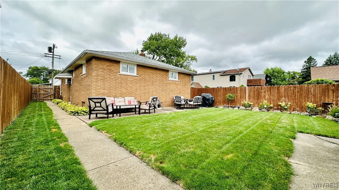 541 27th Street, Niagara Falls, New York 14301, Niagara Falls, New York 14301, 3 Bedrooms Bedrooms, 5 Rooms Rooms,2 BathroomsBathrooms,Residential,For Sale,541 27th Street, Niagara Falls, New York 14301,B1632851