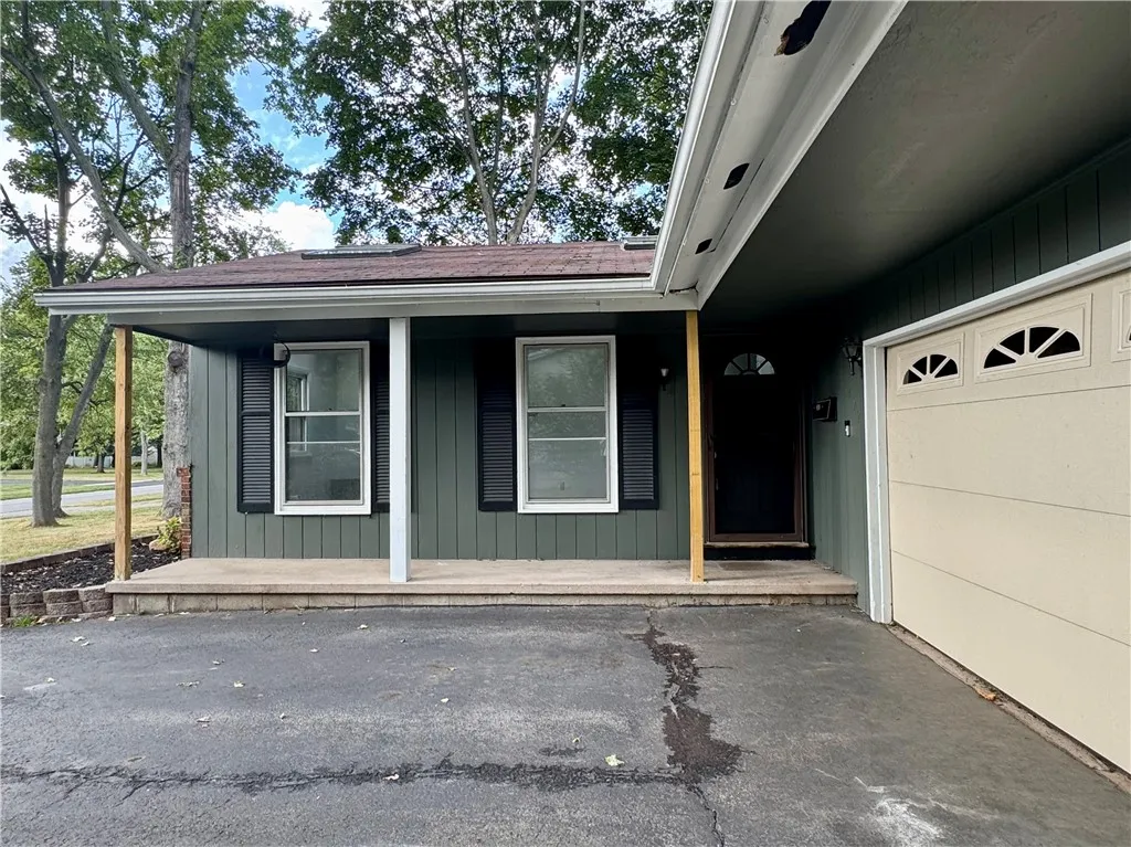 292 True Hickory Drive, Greece, New York 14615, Greece, New York 14615, 3 Bedrooms Bedrooms, 6 Rooms Rooms,1 BathroomBathrooms,Residential,For Sale,292 True Hickory Drive, Greece, New York 14615,R1632150