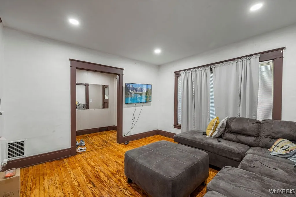 113 Woodside Avenue, Buffalo, New York 14220, Buffalo, New York 14220, 6 Bedrooms Bedrooms, ,2 BathroomsBathrooms,Residential,For Sale,113 Woodside Avenue, Buffalo, New York 14220,B1632964