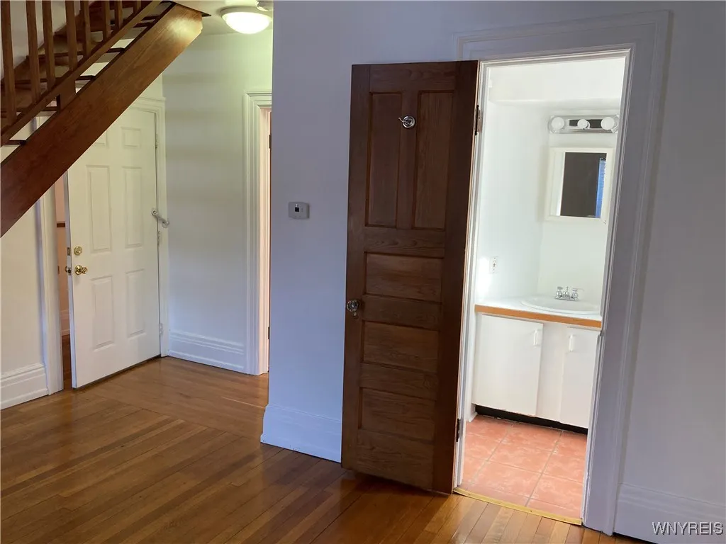 451 Franklin Street 2, Buffalo, New York 14202, Buffalo, New York 14202, 1 Bedroom Bedrooms, 4 Rooms Rooms,1 BathroomBathrooms,Residential Lease,For Rent,451 Franklin Street 2, Buffalo, New York 14202,B1632131