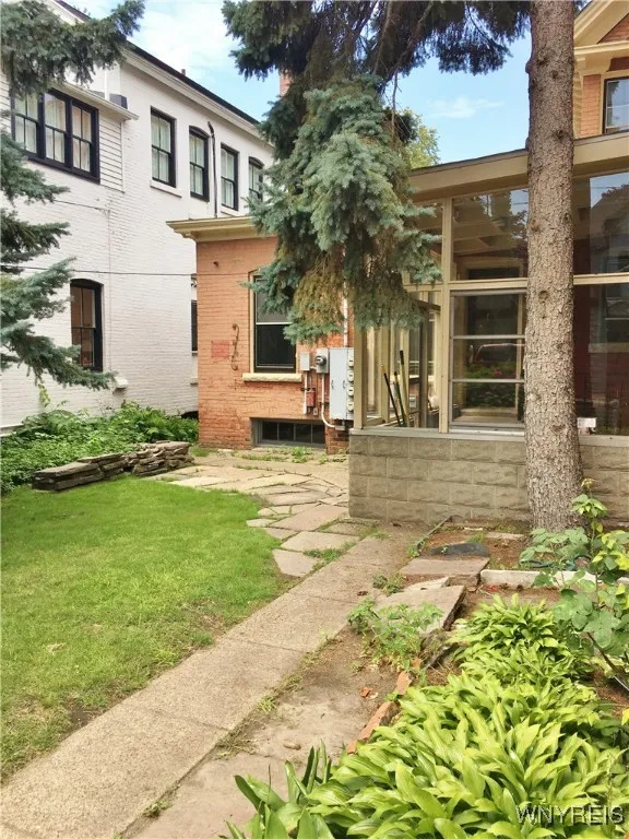 451 Franklin Street 2, Buffalo, New York 14202, Buffalo, New York 14202, 1 Bedroom Bedrooms, 4 Rooms Rooms,1 BathroomBathrooms,Residential Lease,For Rent,451 Franklin Street 2, Buffalo, New York 14202,B1632131