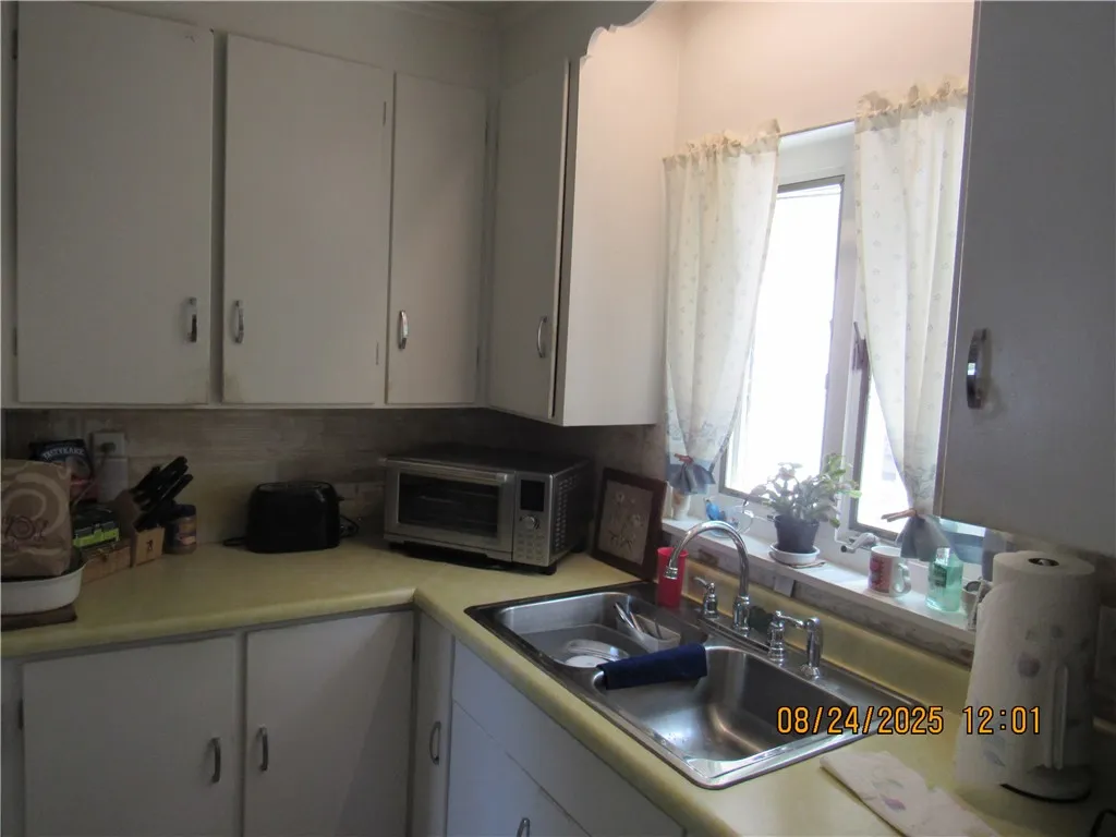 452 West Avenue, Arcadia, New York 14513, Arcadia, New York 14513, 2 Bedrooms Bedrooms, 5 Rooms Rooms,1 BathroomBathrooms,Residential,For Sale,452 West Avenue, Arcadia, New York 14513,R1632983