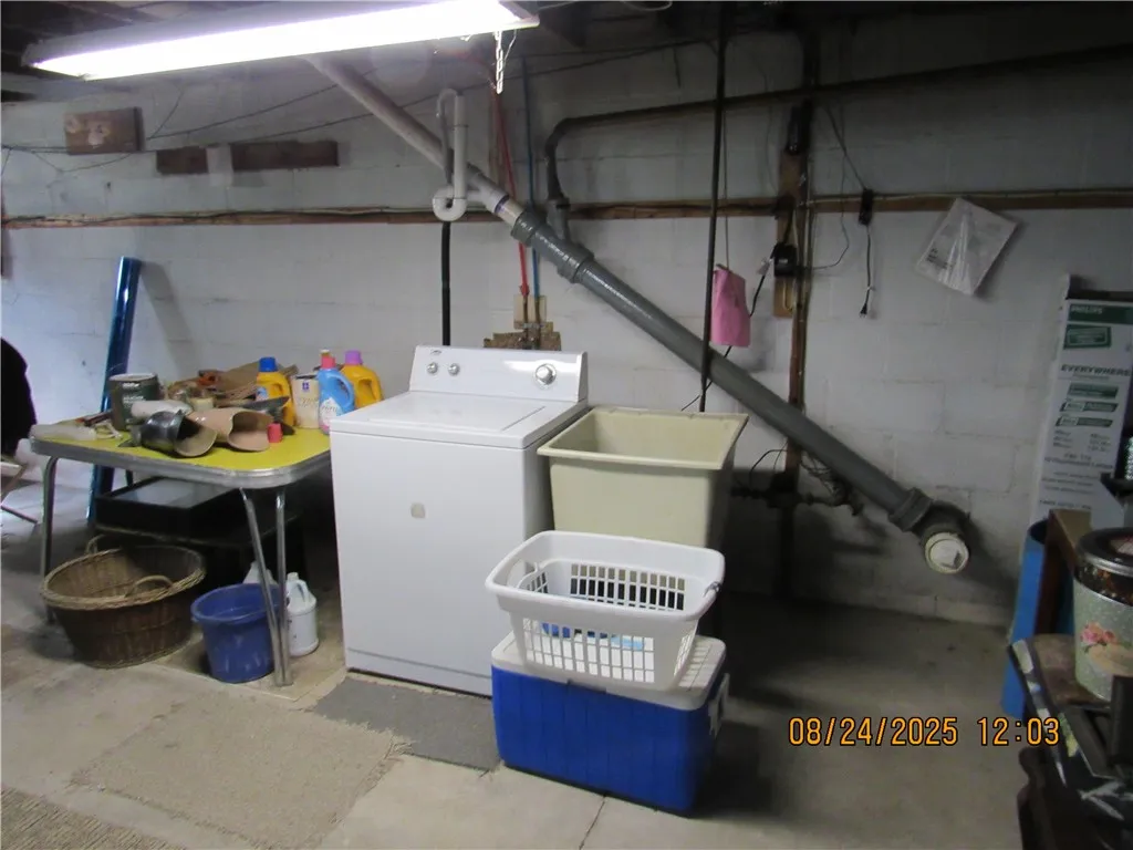 452 West Avenue, Arcadia, New York 14513, Arcadia, New York 14513, 2 Bedrooms Bedrooms, 5 Rooms Rooms,1 BathroomBathrooms,Residential,For Sale,452 West Avenue, Arcadia, New York 14513,R1632983