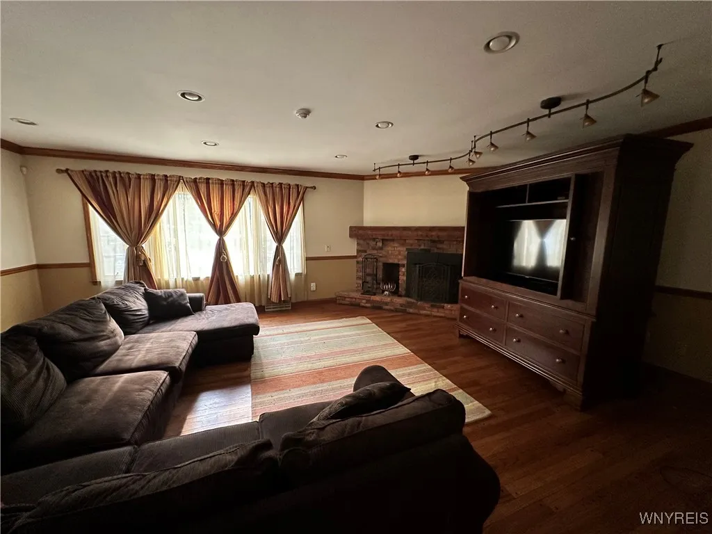 60 Chapel, Amherst, New York 14221, Amherst, New York 14221, 6 Bedrooms Bedrooms, 12 Rooms Rooms,3 BathroomsBathrooms,Residential,For Sale,60 Chapel, Amherst, New York 14221,B1633149