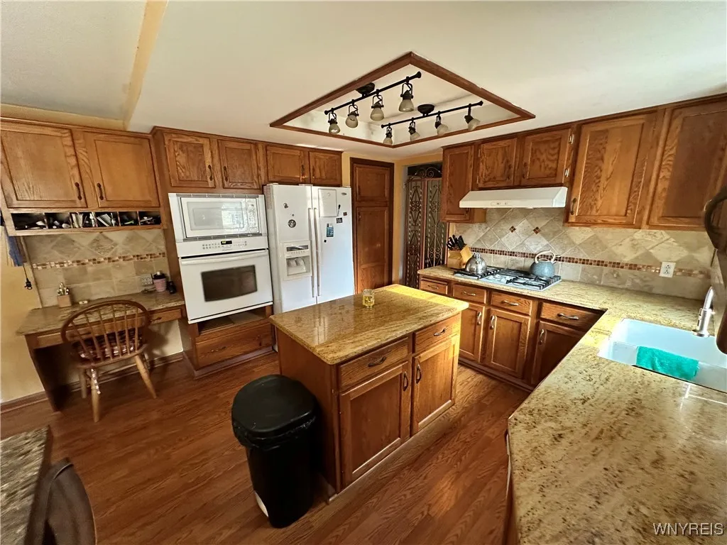 60 Chapel, Amherst, New York 14221, Amherst, New York 14221, 6 Bedrooms Bedrooms, 12 Rooms Rooms,3 BathroomsBathrooms,Residential,For Sale,60 Chapel, Amherst, New York 14221,B1633149
