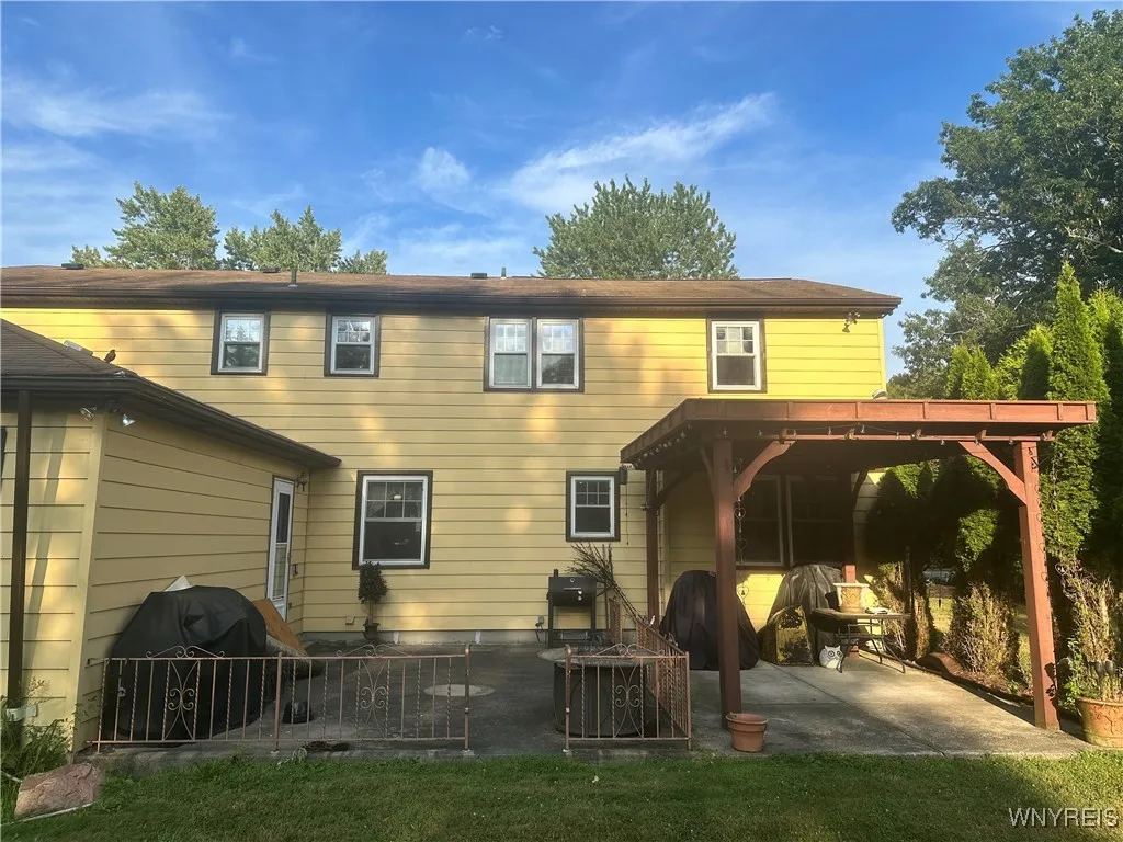 60 Chapel, Amherst, New York 14221, Amherst, New York 14221, 6 Bedrooms Bedrooms, 12 Rooms Rooms,3 BathroomsBathrooms,Residential,For Sale,60 Chapel, Amherst, New York 14221,B1633149
