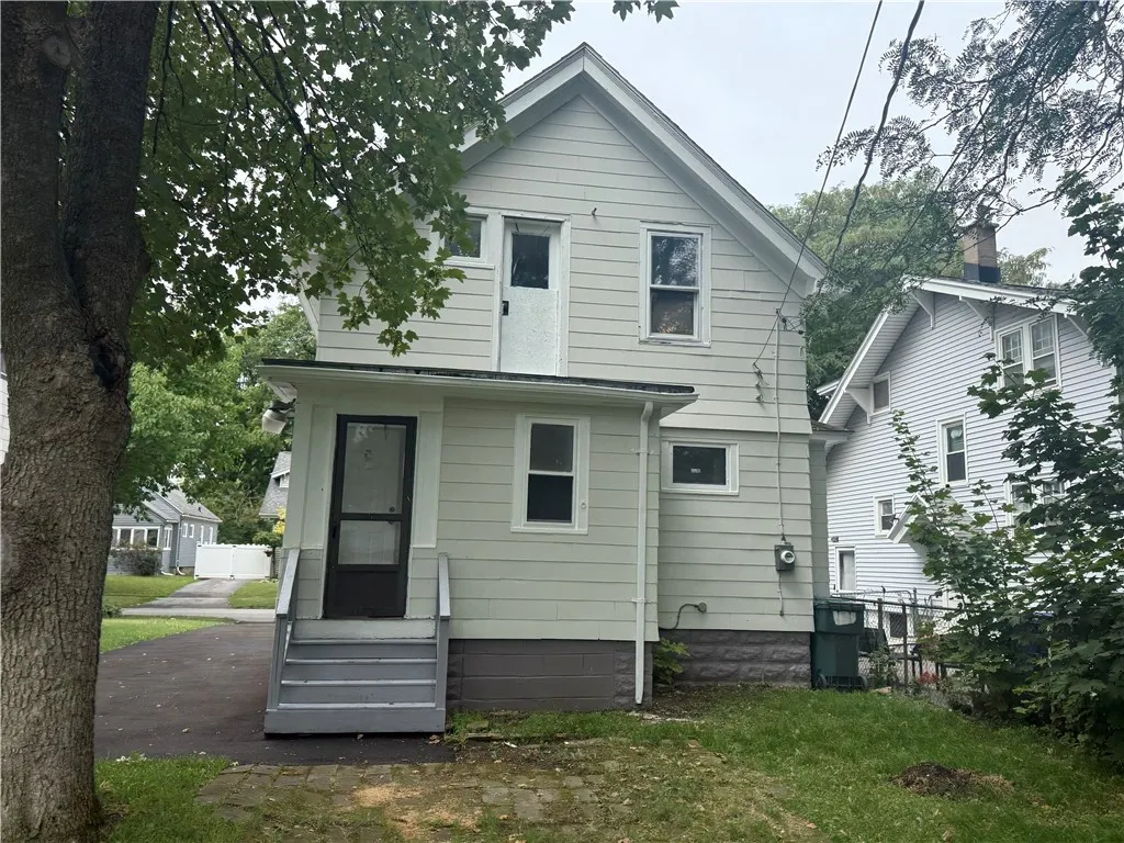 306 Curlew Street, Rochester, New York 14613, Rochester, New York 14613, 3 Bedrooms Bedrooms, 7 Rooms Rooms,1 BathroomBathrooms,Residential,For Sale,306 Curlew Street, Rochester, New York 14613,R1633135