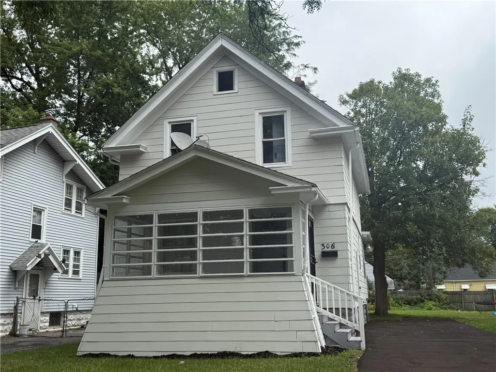 306 Curlew Street, Rochester, New York 14613, Rochester, New York 14613, 3 Bedrooms Bedrooms, 7 Rooms Rooms,1 BathroomBathrooms,Residential,For Sale,306 Curlew Street, Rochester, New York 14613,R1633135