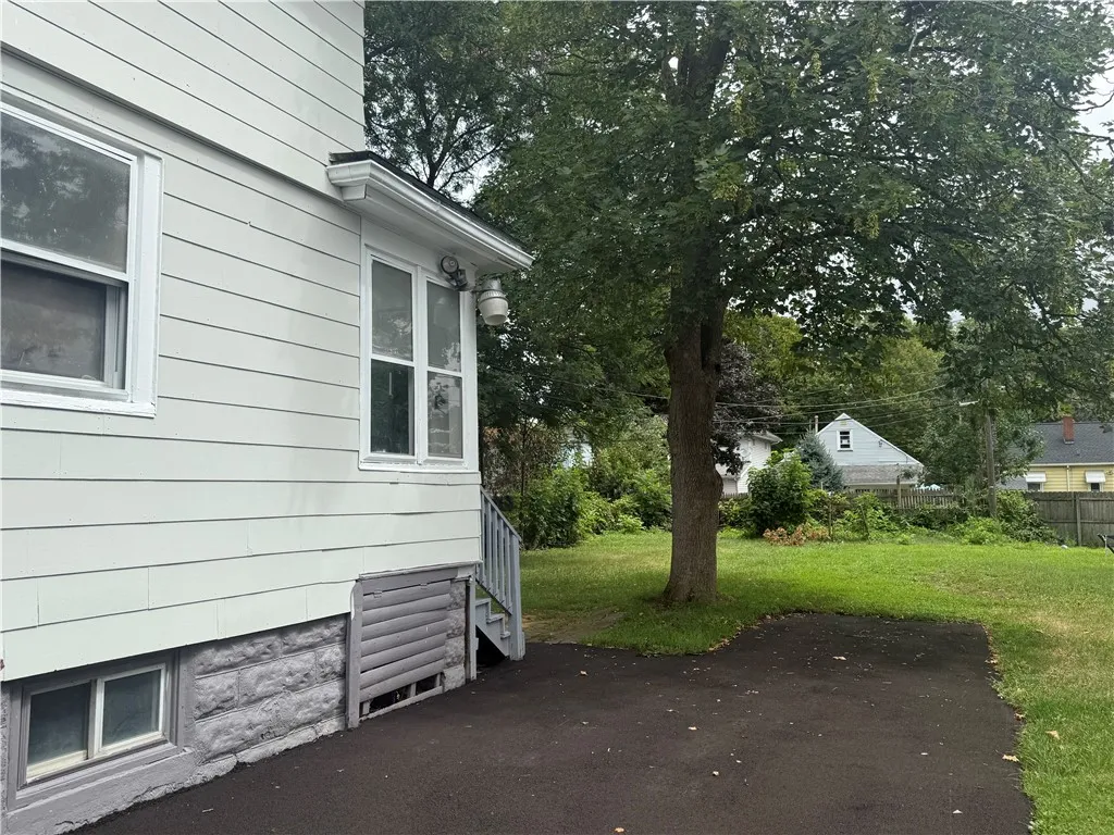 306 Curlew Street, Rochester, New York 14613, Rochester, New York 14613, 3 Bedrooms Bedrooms, 7 Rooms Rooms,1 BathroomBathrooms,Residential,For Sale,306 Curlew Street, Rochester, New York 14613,R1633135
