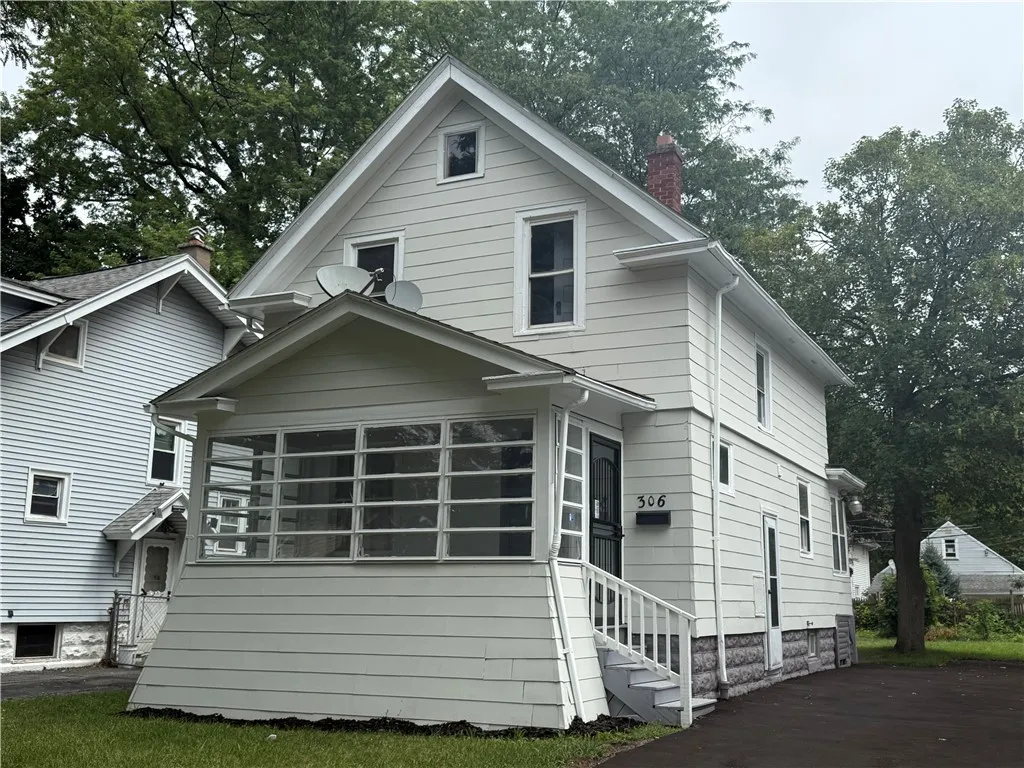 306 Curlew Street, Rochester, New York 14613, Rochester, New York 14613, 3 Bedrooms Bedrooms, 7 Rooms Rooms,1 BathroomBathrooms,Residential,For Sale,306 Curlew Street, Rochester, New York 14613,R1633135