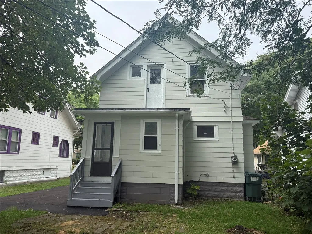 306 Curlew Street, Rochester, New York 14613, Rochester, New York 14613, 3 Bedrooms Bedrooms, 7 Rooms Rooms,1 BathroomBathrooms,Residential,For Sale,306 Curlew Street, Rochester, New York 14613,R1633135