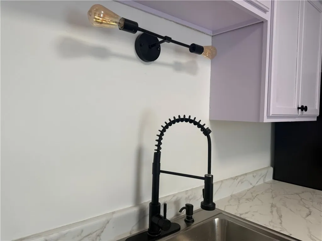 306 Curlew Street, Rochester, New York 14613, Rochester, New York 14613, 3 Bedrooms Bedrooms, 7 Rooms Rooms,1 BathroomBathrooms,Residential,For Sale,306 Curlew Street, Rochester, New York 14613,R1633135