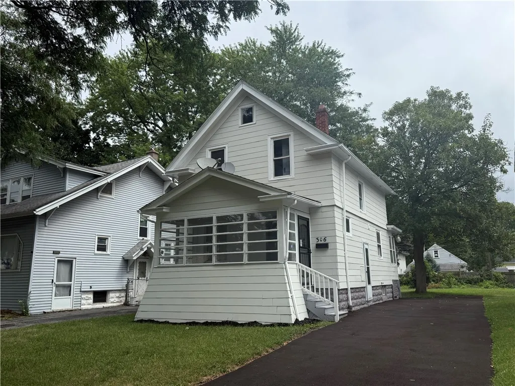306 Curlew Street, Rochester, New York 14613, Rochester, New York 14613, 3 Bedrooms Bedrooms, 7 Rooms Rooms,1 BathroomBathrooms,Residential,For Sale,306 Curlew Street, Rochester, New York 14613,R1633135