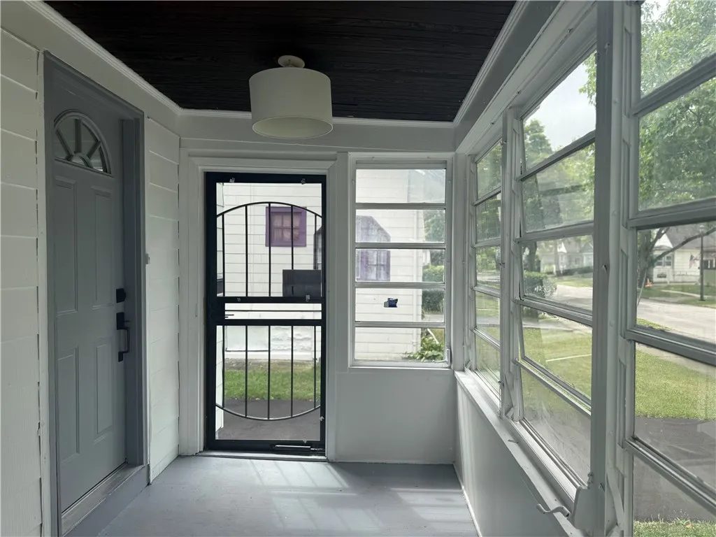 306 Curlew Street, Rochester, New York 14613, Rochester, New York 14613, 3 Bedrooms Bedrooms, 7 Rooms Rooms,1 BathroomBathrooms,Residential,For Sale,306 Curlew Street, Rochester, New York 14613,R1633135