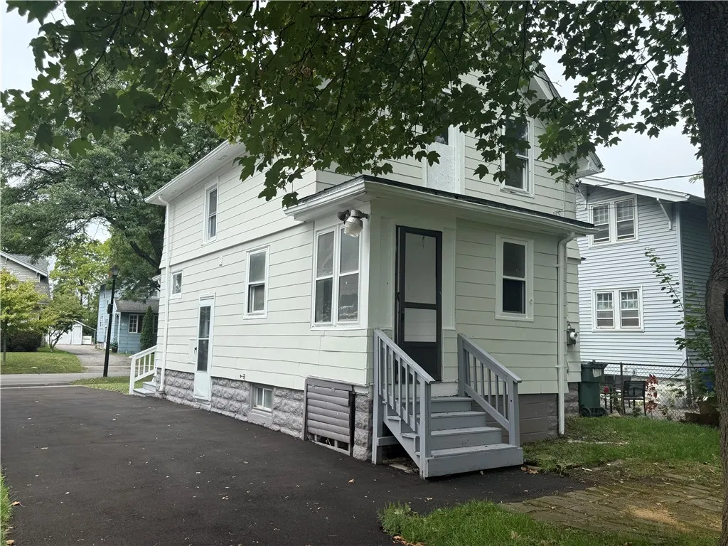 306 Curlew Street, Rochester, New York 14613, Rochester, New York 14613, 3 Bedrooms Bedrooms, 7 Rooms Rooms,1 BathroomBathrooms,Residential,For Sale,306 Curlew Street, Rochester, New York 14613,R1633135