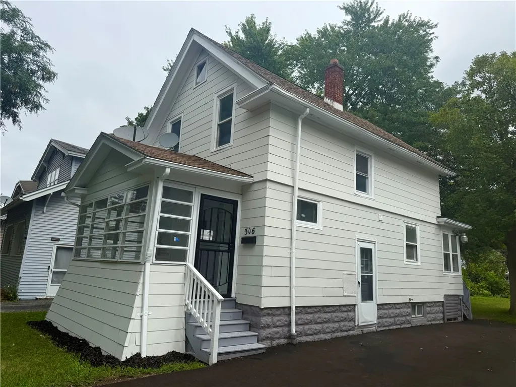 306 Curlew Street, Rochester, New York 14613, Rochester, New York 14613, 3 Bedrooms Bedrooms, 7 Rooms Rooms,1 BathroomBathrooms,Residential,For Sale,306 Curlew Street, Rochester, New York 14613,R1633135