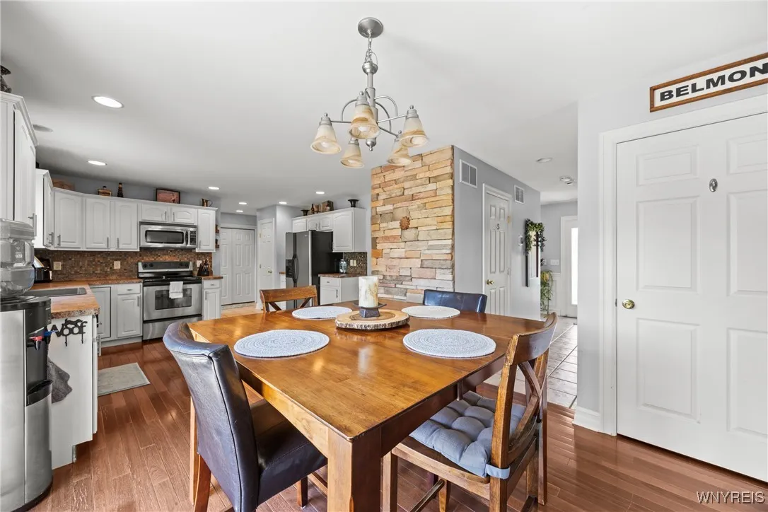 7139 Shawnee Road, Wheatfield, New York 14120, Wheatfield, New York 14120, 4 Bedrooms Bedrooms, 10 Rooms Rooms,2 BathroomsBathrooms,Residential,For Sale,7139 Shawnee Road, Wheatfield, New York 14120,B1632064
