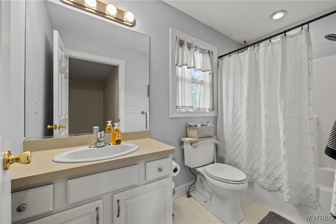 7139 Shawnee Road, Wheatfield, New York 14120, Wheatfield, New York 14120, 4 Bedrooms Bedrooms, 10 Rooms Rooms,2 BathroomsBathrooms,Residential,For Sale,7139 Shawnee Road, Wheatfield, New York 14120,B1632064